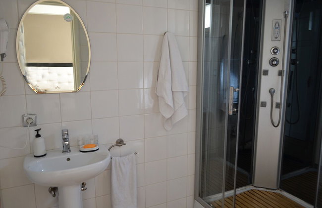 Almendares , Knocking on Cuba - Photo 11