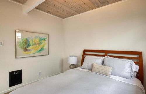 Dockside getaway with hot tub & dock - Foto 39