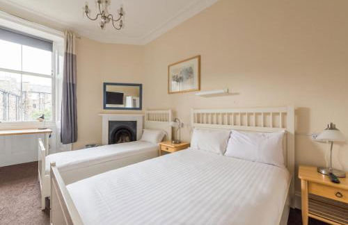 3 bed overlooking meadows park - Foto 34