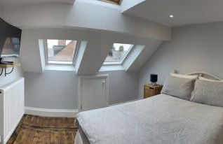 FRESH Flat in Leek, Staffordshire - Photo 4