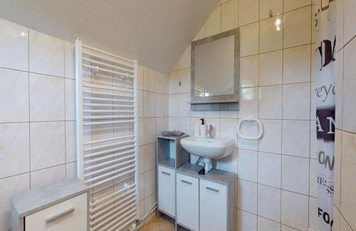 Quiet Country Side Cottage with Private Garden & WiFi near Nature Park Velebit - Foto 22