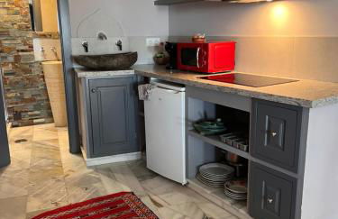 Estudio Amplio con Vistas Parciales al Mar - Foto 8