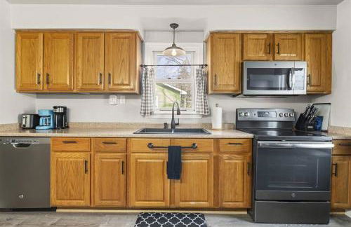 Great Location! Cozy Home with Huge Backyard - Foto 15