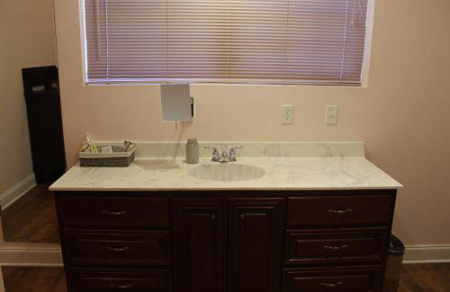 Midway Manor - Private Events, Weddings, Reunions - Foto 36