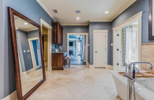 DFW Large Vacation Retreat with Private Pool and Hot Tub - Foto 41