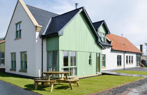 Petronella - Photo 1