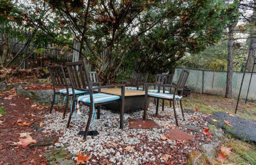 Newark Home with Deck and Fire Pit, 16 Mi to NYC! - Photo 22