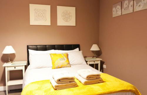 Modern 1 Bedroom Apartment Free Parking WiFi Near City Centre - Photo 27