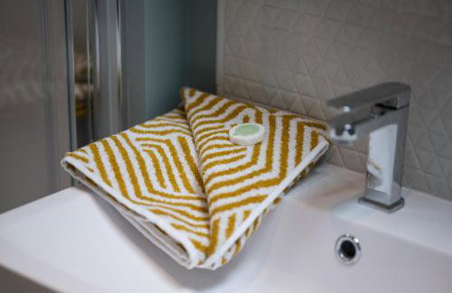 Spacious City-Centre House near Train Station & Business School, with Garden - Foto 28