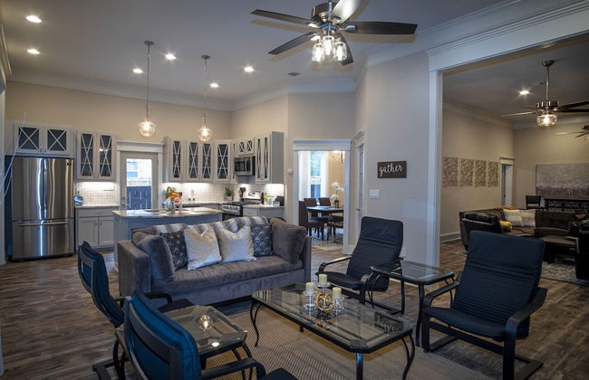 Brand NEW Large Impressive House Near Downtown! - Photo 24