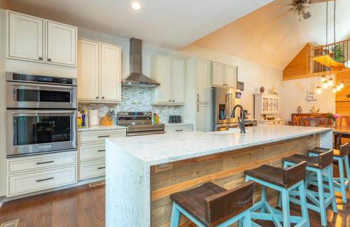 Funtastic Retreat! PS5, View, Goats, Hot Tub, Karaoke - Foto 7