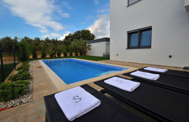 Charming Apartment With Private Pool and Garden - Foto 22