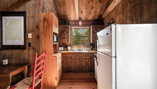 Vibrant Woodland Cabin Sanctuary near Great Cacapon River in West Virginia - Foto 4