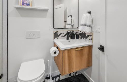 New 1 BR, King Bed, Laundry In-Unit, Parking - Foto 15