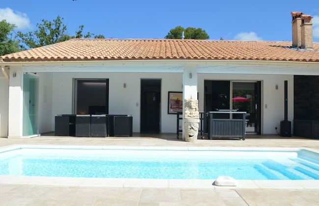 Modern Holiday Home With Private Pool and Garden - Foto 24