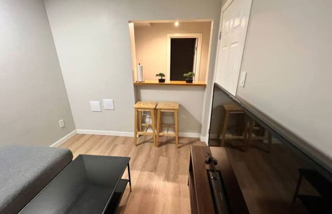 Cozy 1 Bedroom Rental With Den Free Parking Close to University - Photo 5