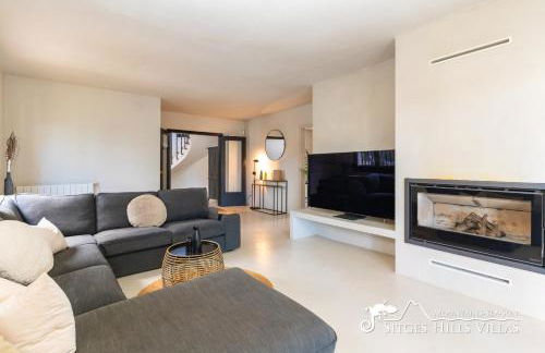 Villa Caliza in Cunit with Private Pool and large garden - air conditioning in bedroom - Photo 11