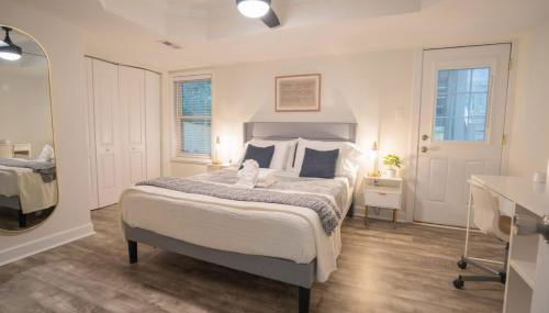 6 Min to North Hills - Private deck - In Unit Washer and Dryer - Foto 1