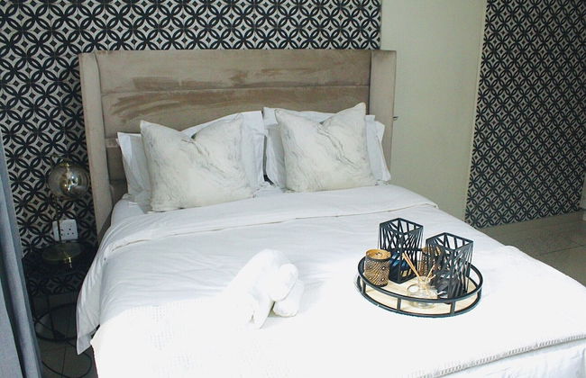 Stunnning 1-bed Apartment in Sandton - Photo 1