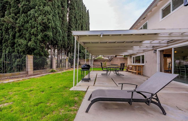 Serene Retreat & Modern Comforts in Rowland Heights - Foto 72