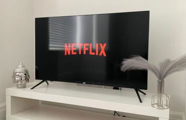 Iris Home in Southsea FREE street parking and pets welcome - Photo 8