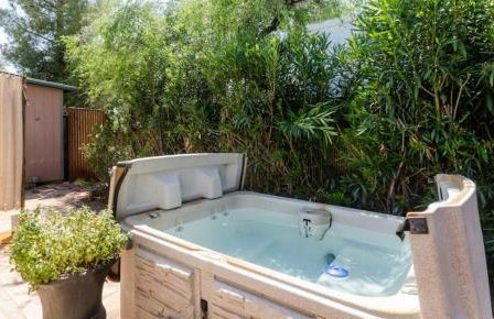 Central House with Pool & Hot Tub - Foto 12