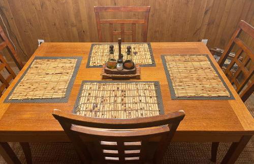 A Lovely Cabin House at Way Woods Retreat with Outdoor Hot Tub! - By Sacred Hub MGMT - Foto 9