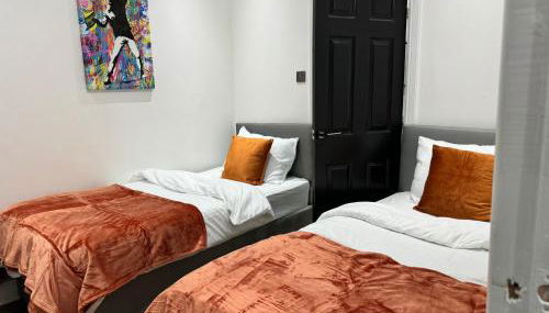 4 bed 4 bath House with Free Parking, 5 Mins to LFC and 15 Mins to City Centre - Foto 3