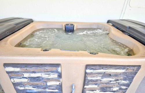 Casa Charleston-3BR-2Bath-Private HOT TUB-Pet Friendly-No Pet Fees! - Photo 54