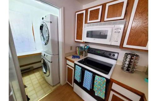 Lovely Condo Across from Downtown w Mountain View - Foto 5