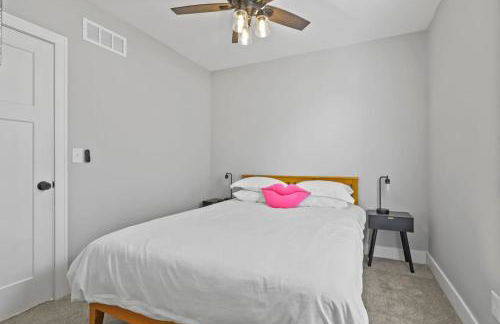 Massive home downtown with Hot Tub - Foto 22