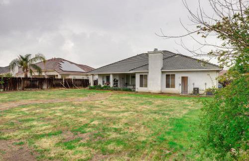 5 Mi to the Marketplace Roomy Bakersfield Retreat - Foto 28