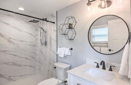 Cozy Asheville Cottage with Grill and Fire Pit! - Foto 17