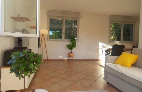 T2 de 56m2 - Genève à 5 min- Parking Privé Gratuit - Photo 17