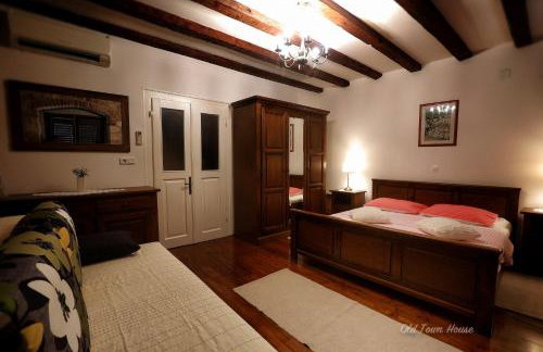 Old town house - Photo 3