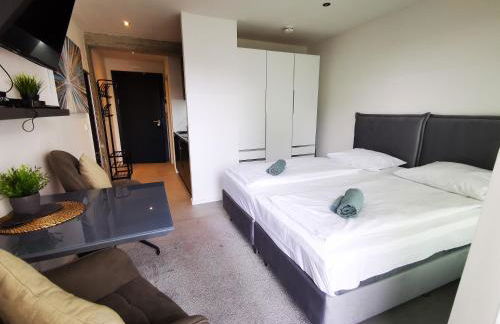 HH 02 by ROCKCHAIR - SUPERHOST Status - Modernes Apartment mit sonnigem Balkon & premium Boxspringbetten in Winterhude - Hamburg Top Geheimtipp - Foto 12