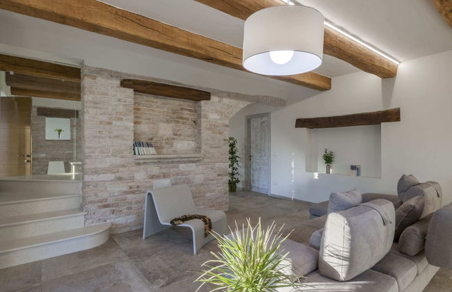 Chic Villa in Acqualagna with Hot Tub in Pool & Private Garden - Foto 15