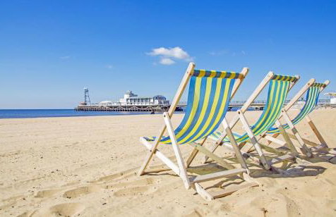CHURCH ROAD by BOURNECOAST - A Spacious Bungalow in the Popular Hengistbury Head Area Near the Sandy Beaches - HB5830 - Foto 32