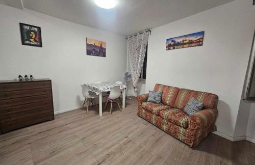 Gloria House - Photo 9