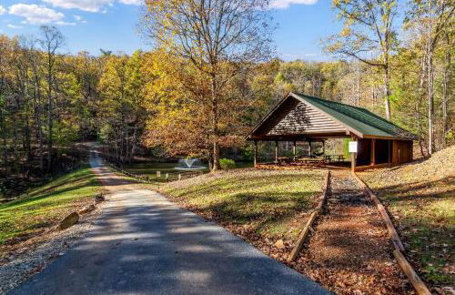 Log Cabin, Lake, Hot Tub, Near Wineries & Hiking - Foto 42