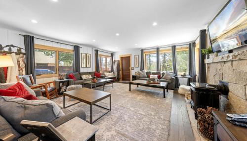 Rustling Grove in Tahoe City - Pet-Friendly, Walking Distance to Downtown and Lake - Private Hot Tub - Foto 5