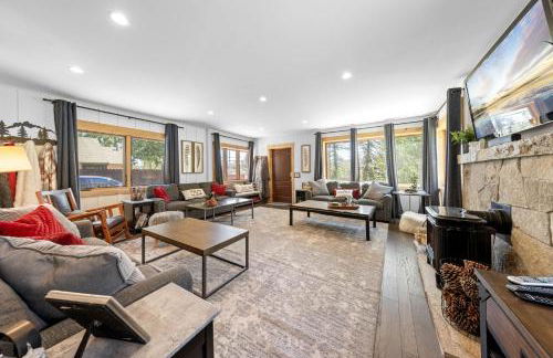 Rustling Grove in Tahoe City - Pet-Friendly, Walking Distance to Downtown and Lake - Private Hot Tub - Foto 5