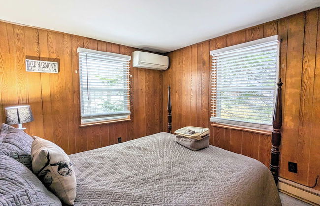 Harmony Cottage by Avantstay Lake Access, Hot Tub, Fire Pit, & Game Room - Foto 21