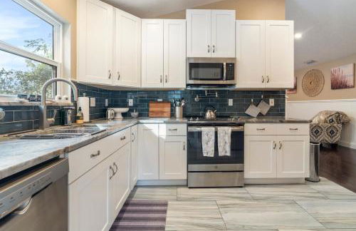 Your Home Away From Home 3Br 2Bth House with EV PLUG IN on site & Only 8 min to downtown - Foto 4