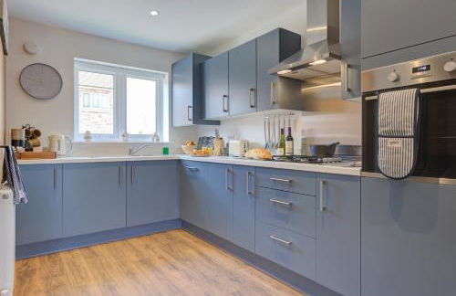 Marriott House sleeps 5 in Bourne with parking - Foto 8