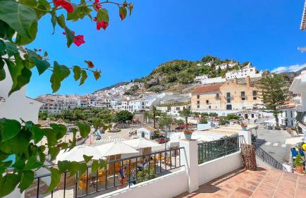 Cosy Andalusian Home with Roof Terrace in Town Centre - Photo 6