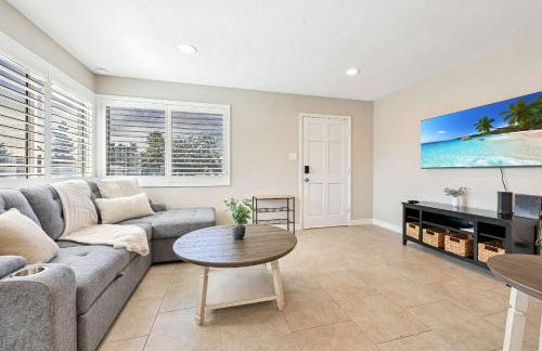 2 Homes in 1 Sleeps 18 10 Min to Zoo and Beach - Foto 1