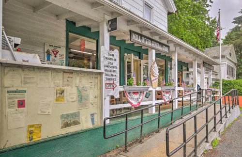 Berkshire Riverfront Ski Cabin Close to Hiking! - Foto 30