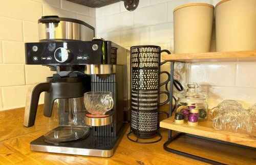 Vibing Hudson Retreat Pet-Friendly w Hot Tub - Foto 6