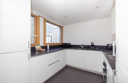 Cosy, modern high rise with views! 2 bedroom - Foto 17